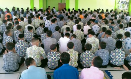 Fadhilah sholat dzuhur berjamaah di madrasah