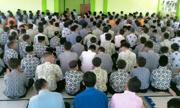 Fadhilah sholat dzuhur berjamaah di madrasah